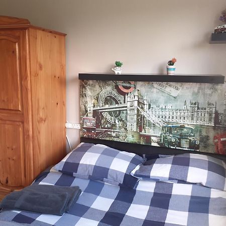 Home From Home Single Or Double Room Netflix Or Virgin Tv Wifi & Free Parking بول المظهر الخارجي الصورة