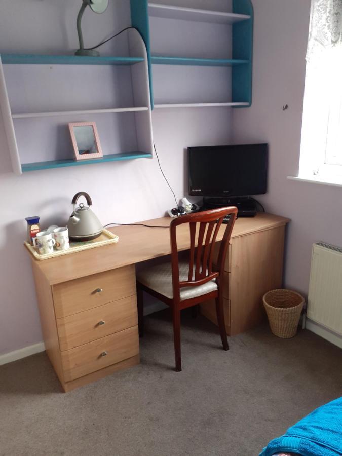 Home From Home Single Or Double Room Netflix Or Virgin Tv Wifi & Free Parking بول المظهر الخارجي الصورة